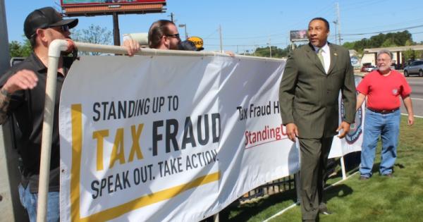Local 283 Members Call Attention to Tax Fraud
